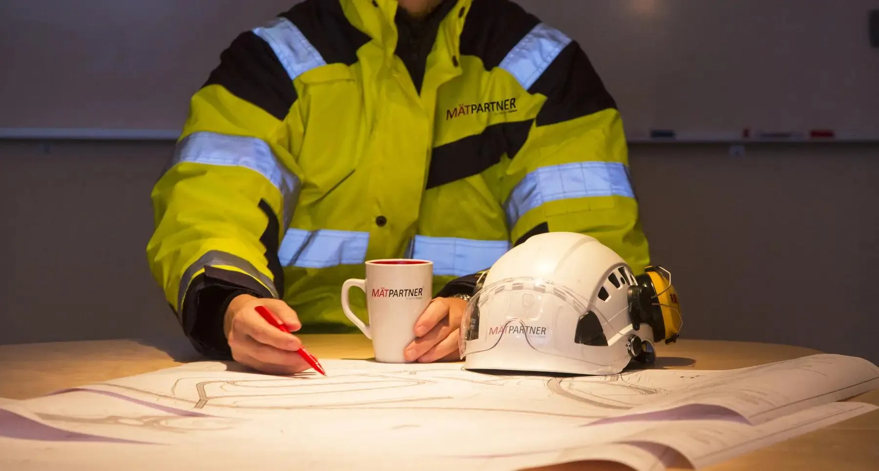 Byggledning - Vi har lång erfarenhet av att arbeta med byggledning, byggplatsuppföljning och mätsamordning för projekt inom bygg- och anläggning samt infrastruktur.